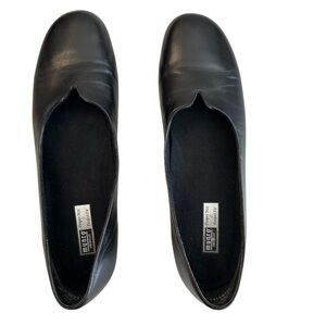 Munro American Women’s Black Slip-On Leather Loafer Flats Size 11 GUC